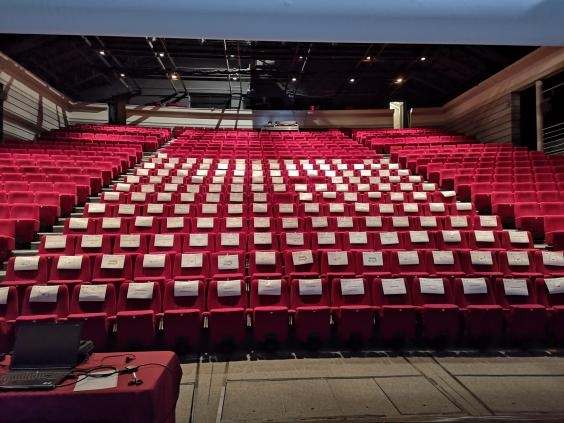 L'amphithéâtre avant la cérémonie