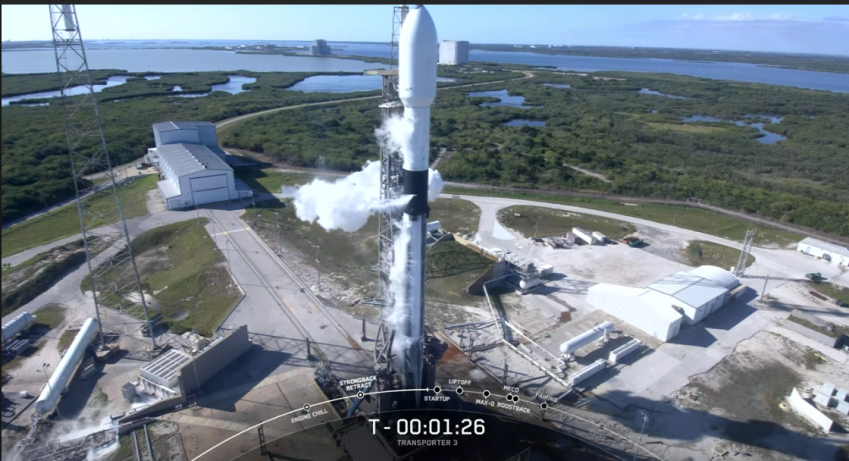La fusée Falcon 9 de SpaceX, quelques minutes avant sont lancement